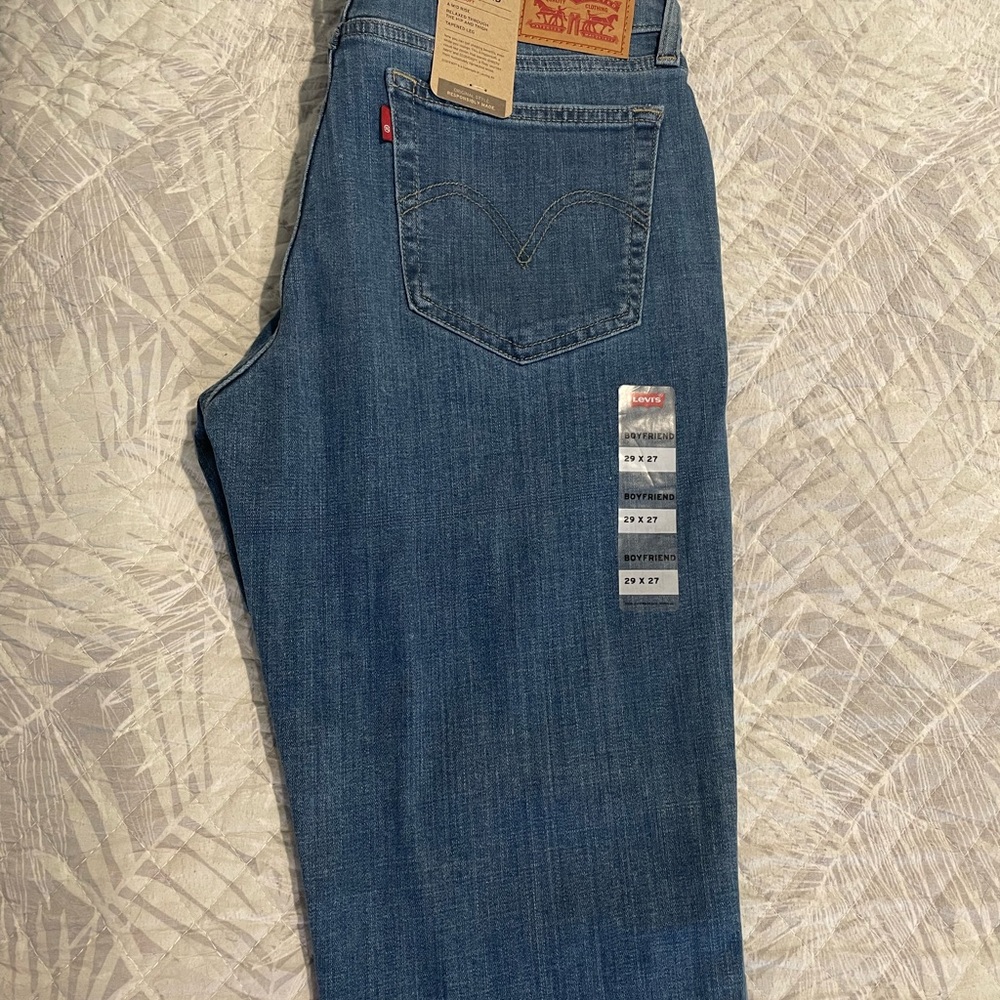 Brand new Levi’s! Boyfriend size 29 X 27.